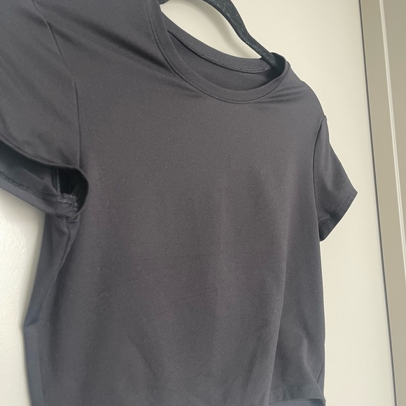 *** LISTING IS SOLD *** ALO Yoga Black Crop Top - Picture 3 of 5